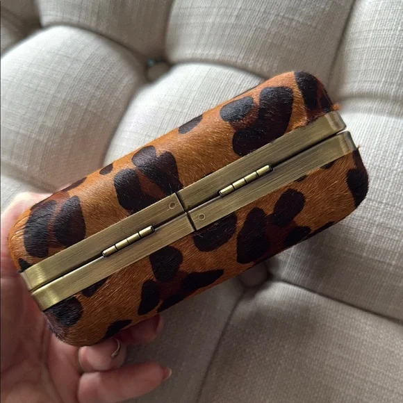 Leopard Print Clutch - Picture 3 of 6